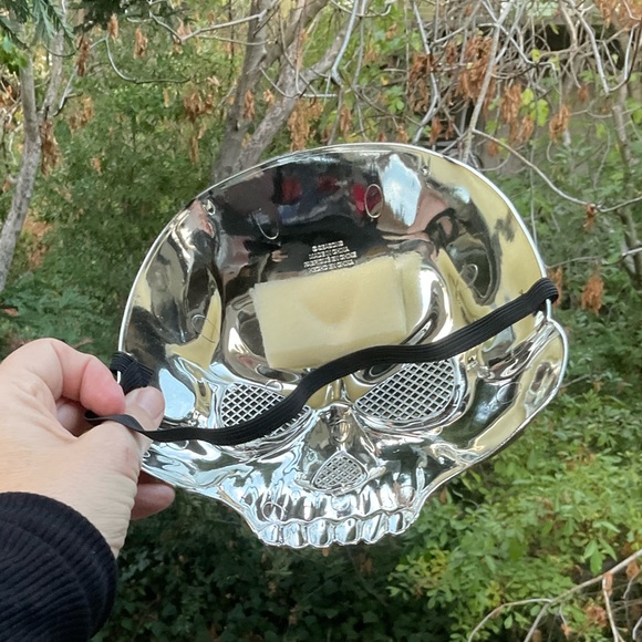 Gold metallic skeleton face mask with elastic back strap, adult or teen - Picture 4 of 8
